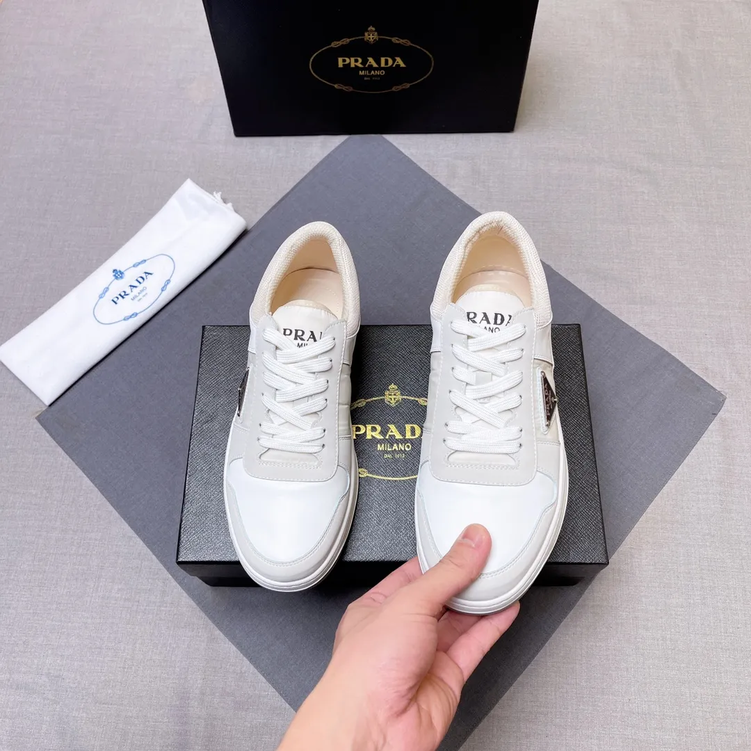 P400 Prada Prada's new men's leather sneakers, the highest version on the market, any comparison is welcome🆚! The original leather has excellent texture and is super high-end! Fetal sheep net lining imported from Italy, removable pad! Luxurious materials and fine workmanship, highly recommended! Code number 38-45 No. 058